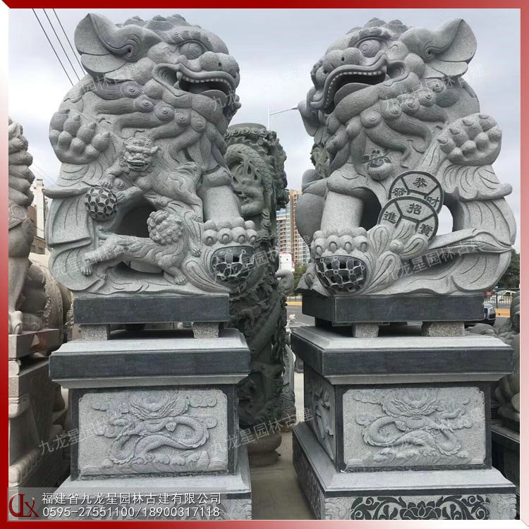 石雕獻(xiàn)錢(qián)獅